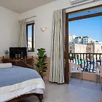 Seafront 4-bed Townhouse With Breathtaking Views * Iz-Zlielaq