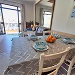 Dom wakacyjny Seafront 4-bed Townhouse With Breathtaking Views