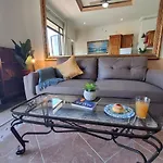 Seafront 4-bed Townhouse With Breathtaking Views Dom wakacyjny *