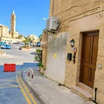 Seafront 4-bed Townhouse With Breathtaking Views