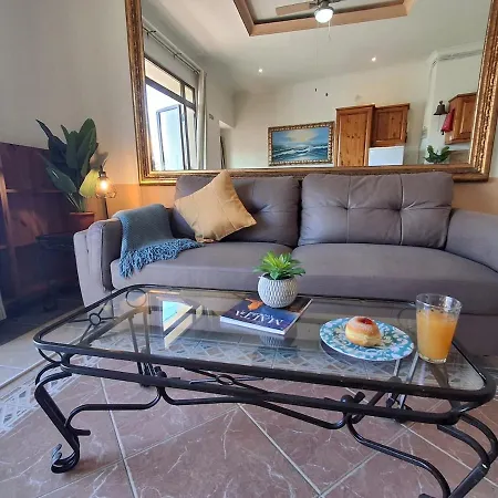 Seafront 4-bed Townhouse With Breathtaking Views Feriehus *