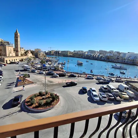 Seafront 4-bed Townhouse With Breathtaking Views Holiday home Iz-Zlielaq