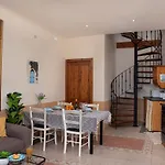 Seafront 4-bed Townhouse With Breathtaking Views *