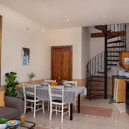 Seafront 4-Bedroom Townhouse With Panoramic Views *