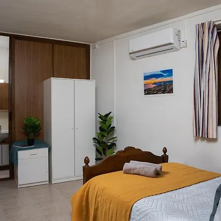 Seafront 4-Bedroom Townhouse With Panoramic Views * Iz-Zlielaq