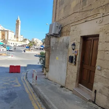 Seafront 4-bed Townhouse With Breathtaking Views