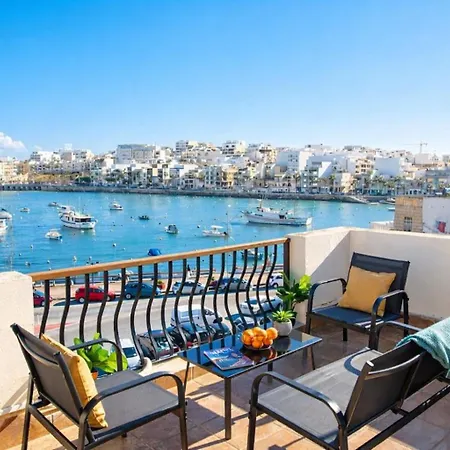 Seafront 4-Bedroom Townhouse With Panoramic Views *
