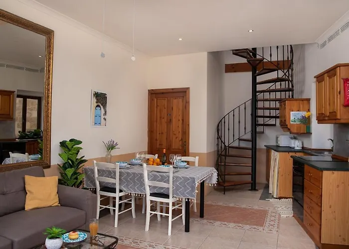 Seafront 4-bed Townhouse With Breathtaking Views *