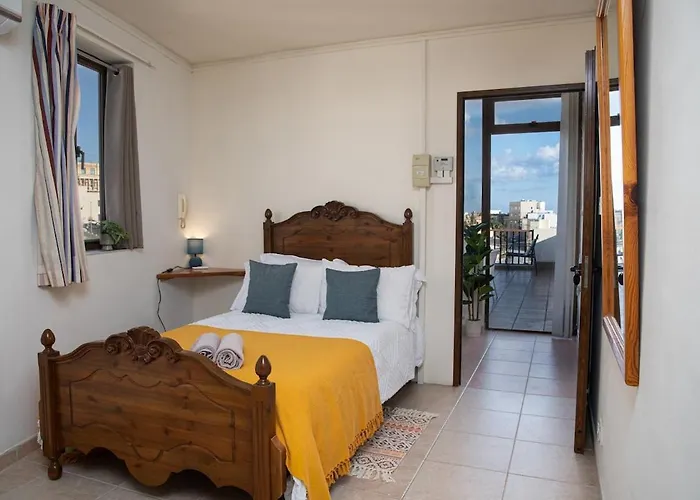 Seafront 4-bed Townhouse With Breathtaking Views Iz-Zlielaq