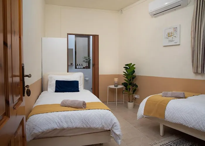 Seafront 4-bed Townhouse With Breathtaking Views *