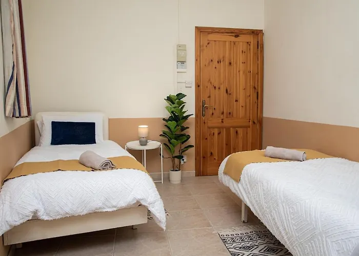 Seafront 4-bed Townhouse With Breathtaking Views *