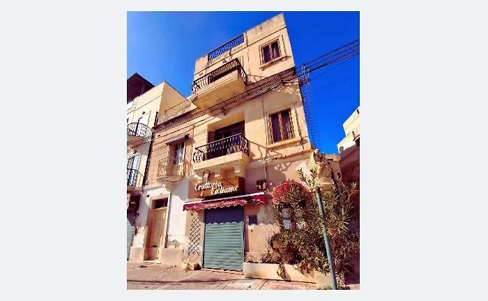 Seafront 4-bed Townhouse With Breathtaking Views *