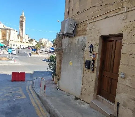 Seafront 4-bed Townhouse With Breathtaking Views