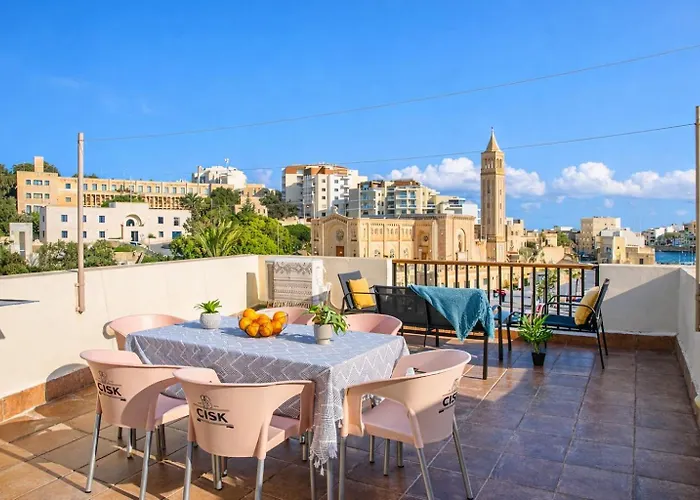 Seafront 4-bed Townhouse With Breathtaking Views *