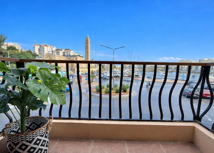 Seafront 4-bed Townhouse With Breathtaking Views